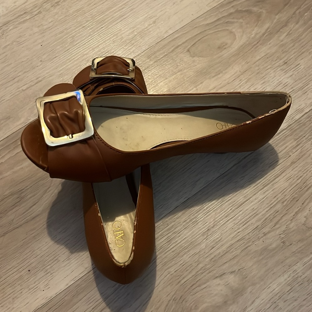 Shoes - Picture 7 of 9